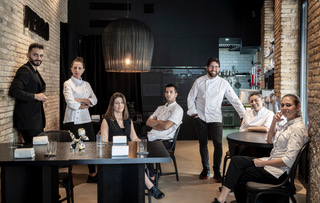 El equipo de Fierro, restaurante valenciano con una estrella Michelín.