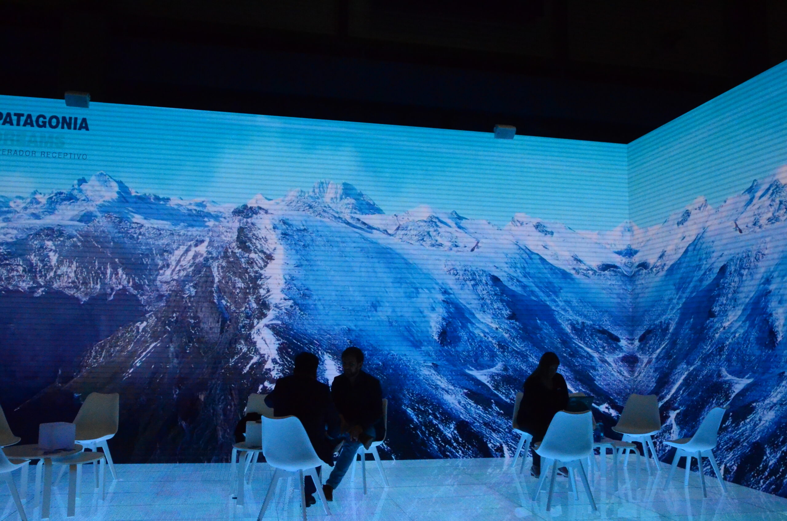 Un mural led de los Andes en Fitur 2023, la feria del turismo de Madrid. Foto: Inma Muro