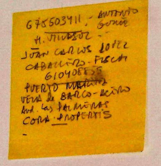 Nota de Villarejo con el teléfono del fiscal Caballero.
