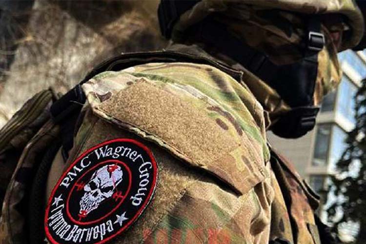 Los mercenarios rusos del grupo Wagner y su escudo identificativo.