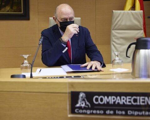 El exministro del Interior Jorge Fernández Díaz en la comisión de investigación de la operación ‘Kitchen’ del Congreso de los Diputados. Jesús Hellín / Europa Press