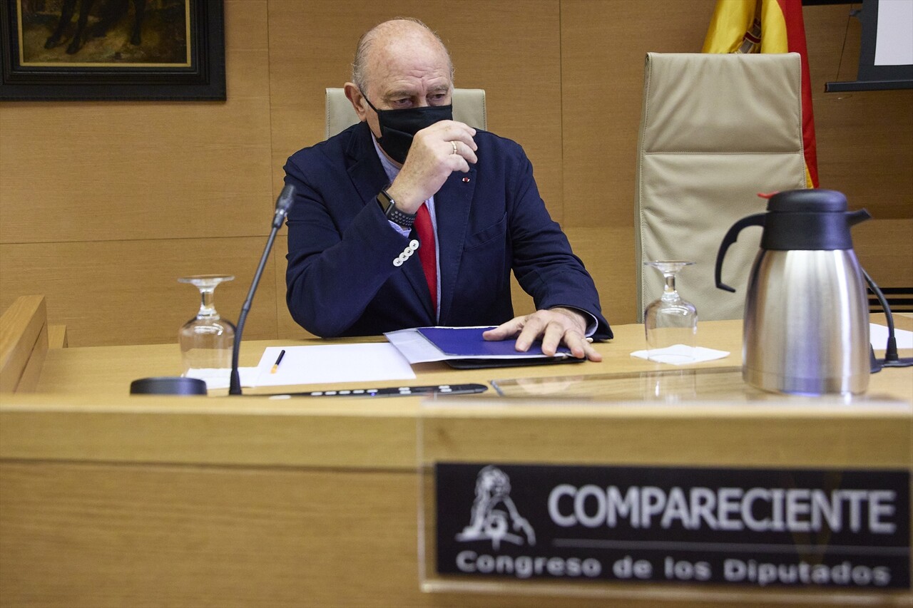 El exministro del Interior Jorge Fernández Díaz en la comisión de investigación de la operación ‘Kitchen’ del Congreso de los Diputados. Jesús Hellín / Europa Press