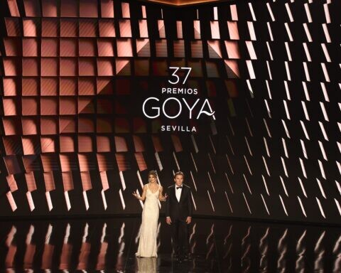 Clara Lago y Antonio de la Torre, presentadores de los Goya 2023.