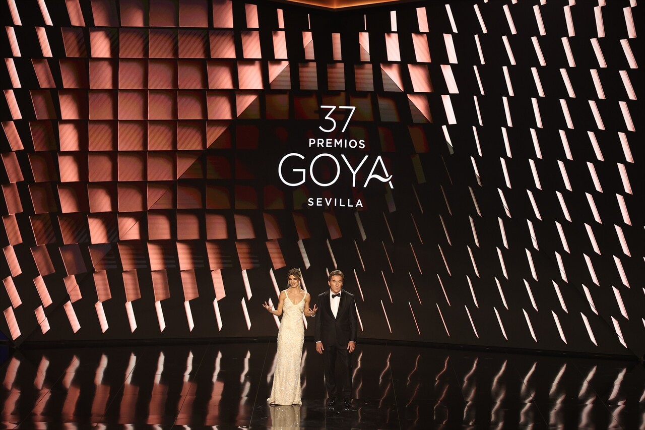 Clara Lago y Antonio de la Torre, presentadores de los Goya 2023.