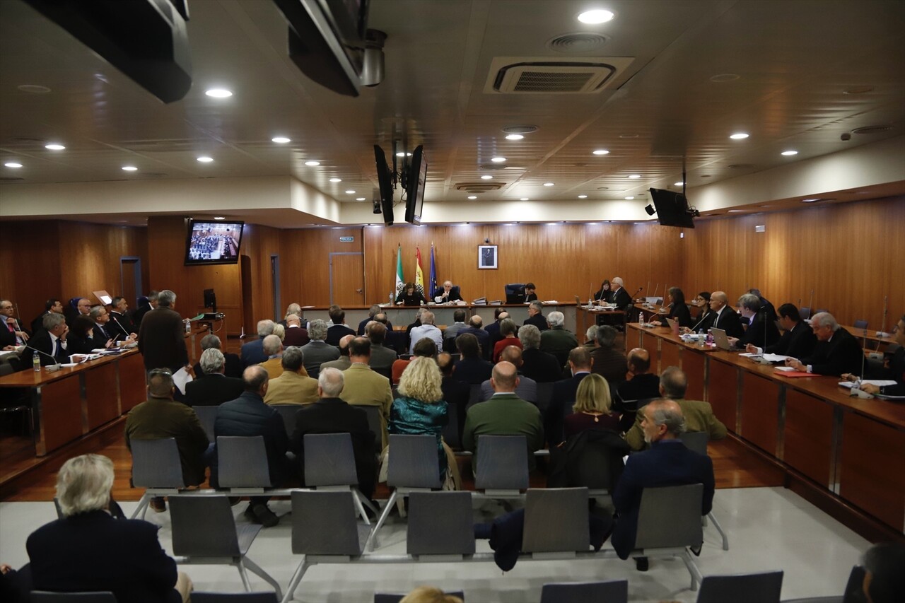 Detalle de la sala del caso 'Astapa' en los Juzgados de Málaga. Álex Zea / Europa Press