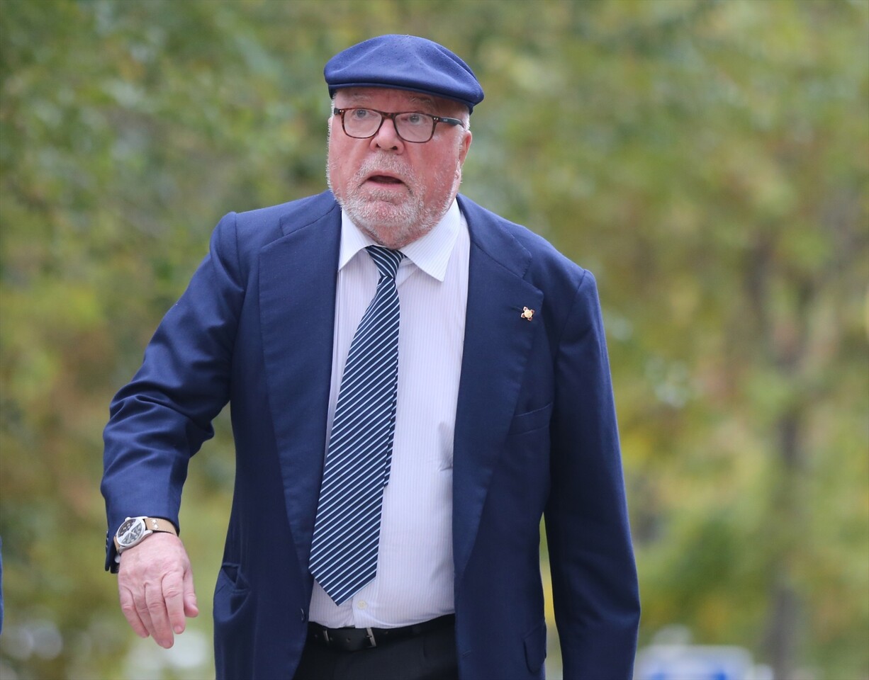 El comisario jubilado José Manuel Villarejo a su llegada a la primera sesión de un juicio en la Audiencia Provincial de Madrid, a 8 de noviembre de 2022. Isabel Infantes / Europa Press