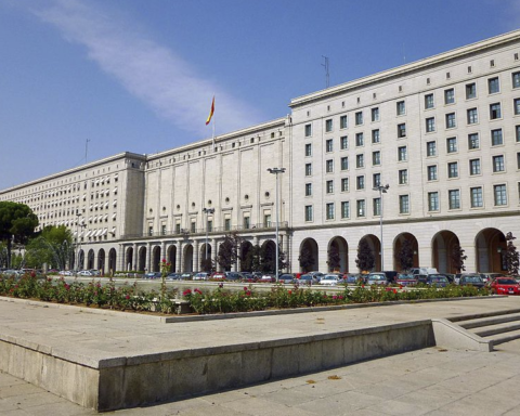 Ministerio de Transportes enfrentamiento vigilantes y guardias civiles.