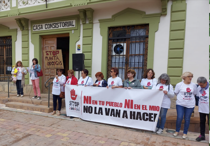 Mujeres Fuentealbilla en contra de la Macroplanta de biogás.