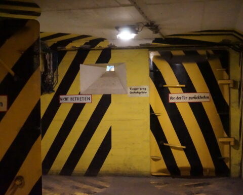 Puerta de entrada al búnker atómico de Hamburgo