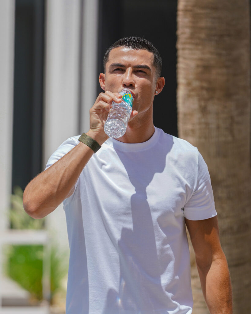 Cristiano Ronaldo invierte agua mineral Crónica Libre