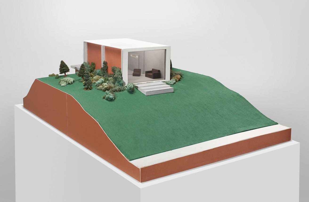 Dan Graham - Clinic for a Suburban Site, 1978