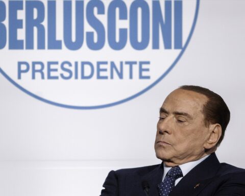 Berlusconi Crónica Libre