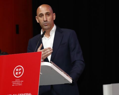 Rubiales dimisión